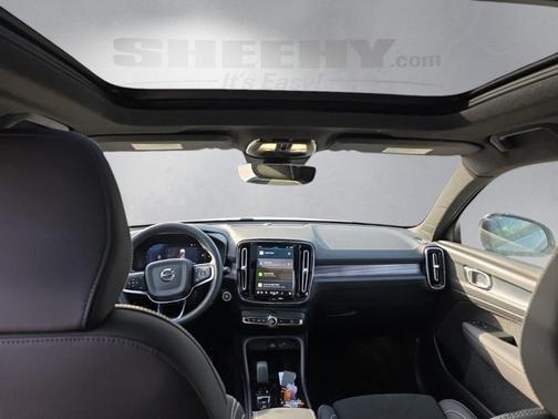 2025 Volvo XC40 B5 Plus Dark Theme