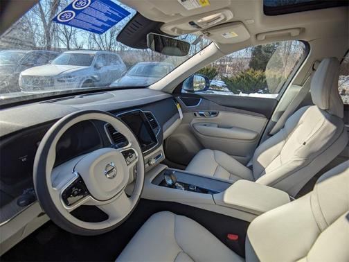 2025 Volvo XC90 B6 Core