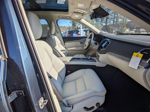2025 Volvo XC90 B6 Core