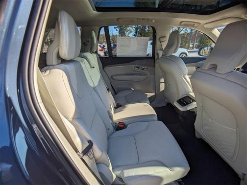 2025 Volvo XC90 B6 Core