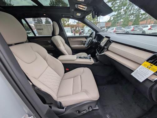 Metallic 2026 Volvo XC90 B6 Plus 7-Seater