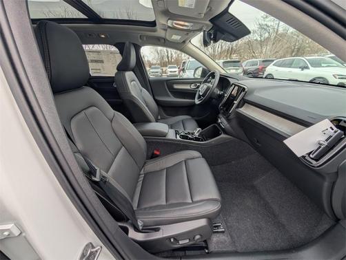 2026 Volvo XC40 B5 Plus