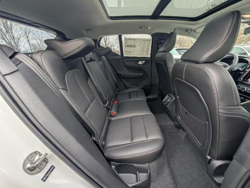 Crystal White 2026 Volvo XC40 B5 Plus