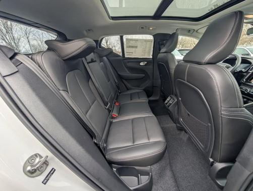 Crystal White 2026 Volvo XC40 B5 Plus