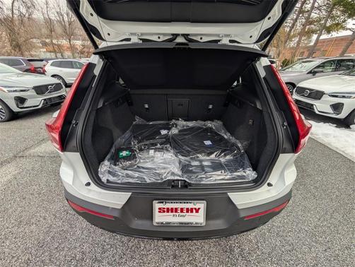 2026 Volvo XC40 B5 Plus