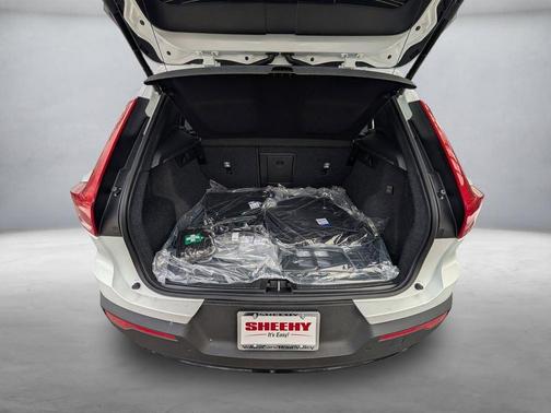 Crystal White 2026 Volvo XC40 B5 Plus