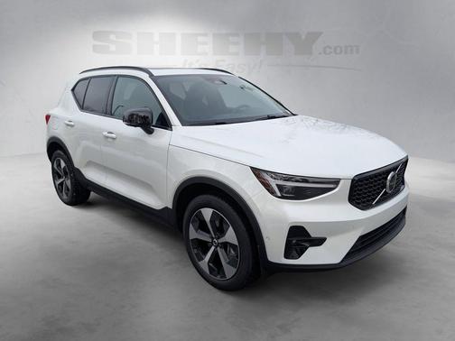 Crystal White 2026 Volvo XC40 B5 Plus