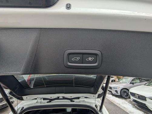 Crystal White 2026 Volvo XC40 B5 Plus