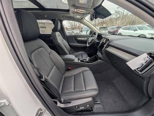 2026 Volvo XC40 B5 Plus