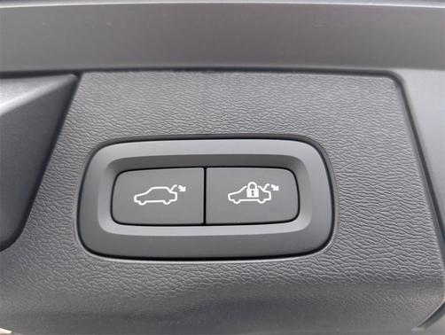 2026 Volvo XC60 Plug-In Hybrid T8 Ultra