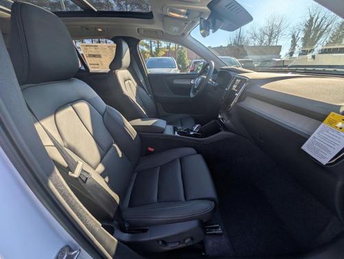 Cloud 9 White 2026 Volvo XC40 B5 Plus