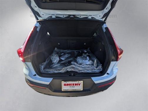 2026 Volvo XC40 B5 Plus