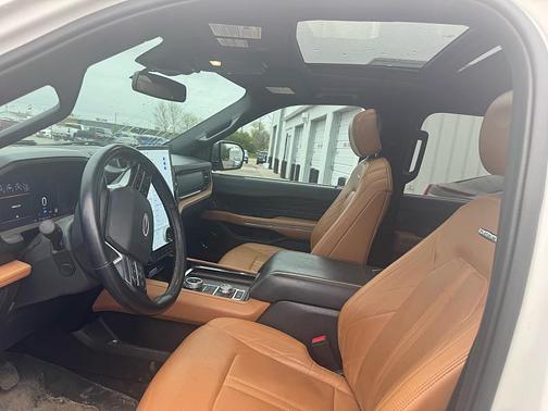 Star White Metallic Tri-Coat 2023 Ford Expedition Max Platinum