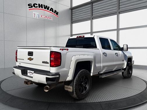 white 2019 Chevrolet Silverado 2500 High Country