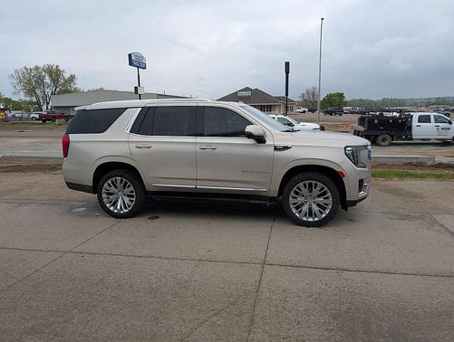 Pearl Beige Metallic 2021 GMC Yukon SLT