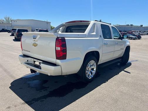 White Diamond Tricoat 2013 Chevrolet Avalanche LTZ