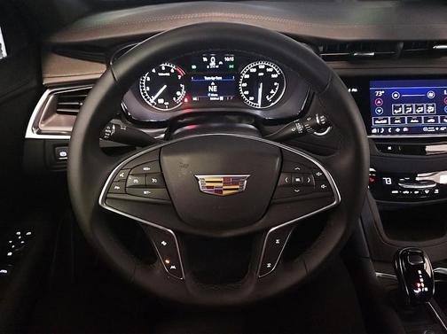 2025 Cadillac XT5 Luxury