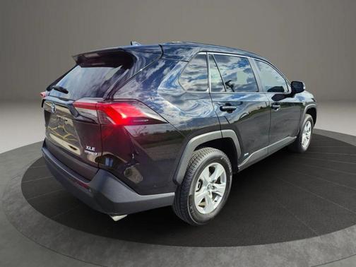 2020 Toyota RAV4 Hybrid XLE