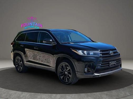 Black 2019 Toyota Highlander SE