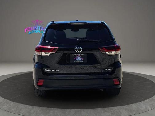 Black 2019 Toyota Highlander SE