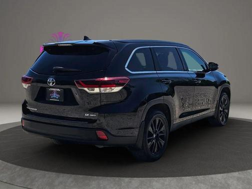 Black 2019 Toyota Highlander SE