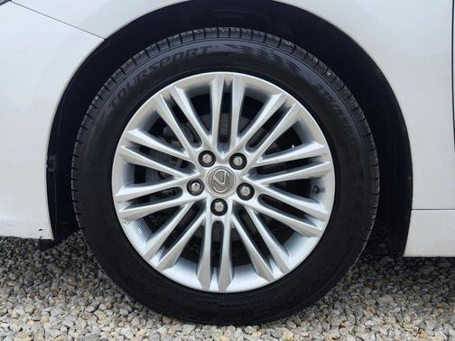Starfire Pearl 2015 Lexus ES 350 Base