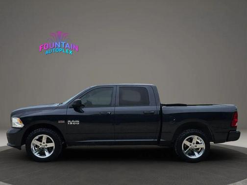 Brilliant Black Crystal Pearlcoat 2018 RAM 1500 Express