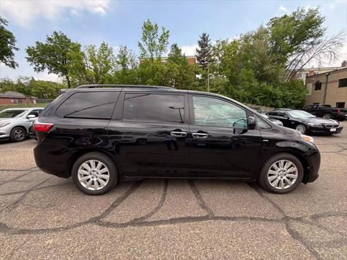 2017 Toyota Sienna XLE Premium