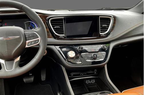 2022 Chrysler Pacifica L