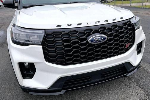 White Metallic 2025 Ford Explorer ST