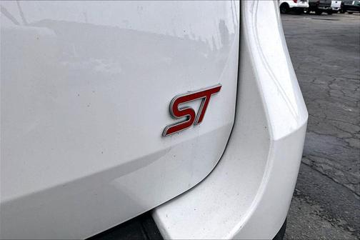 White Metallic 2025 Ford Explorer ST