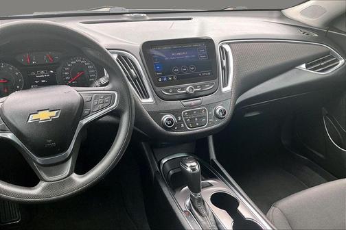 White 2019 Chevrolet Malibu LT