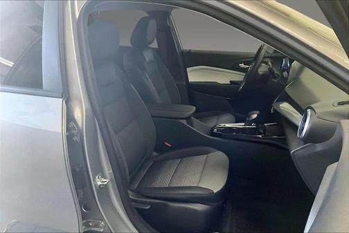 Sterling Gray Metallic 2025 Chevrolet Trax LT