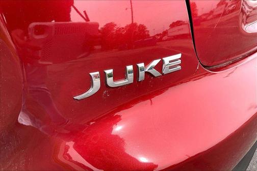 Red 2016 Nissan Juke S