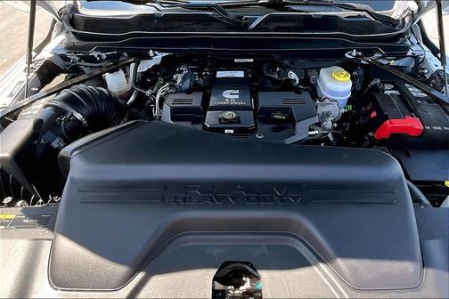 2022 RAM 3500 Tradesman Crew Cab 4x4 6'4' Box