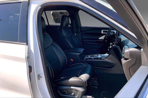 Star White Metallic Tri-Coat 2023 Ford Explorer ST