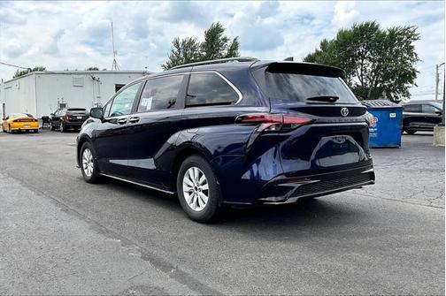 2024 Toyota Sienna XSE 7 Passenger