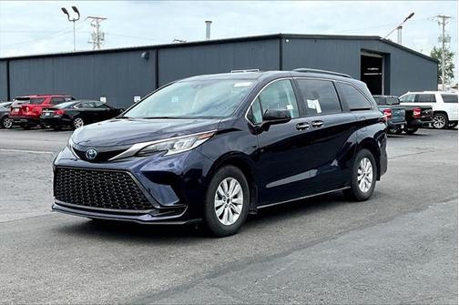2024 Toyota Sienna XSE 7 Passenger
