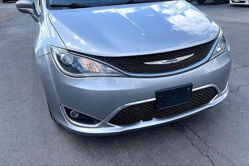 Billet Silver Metallic Clearcoat 2020 Chrysler Pacifica Touring L