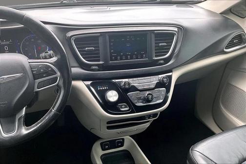 Billet Silver Metallic Clearcoat 2020 Chrysler Pacifica Touring L