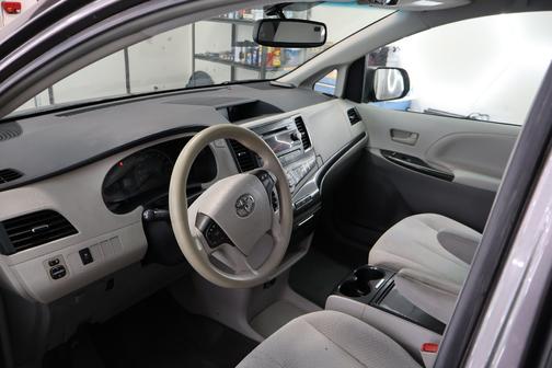 2014 Toyota Sienna LE
