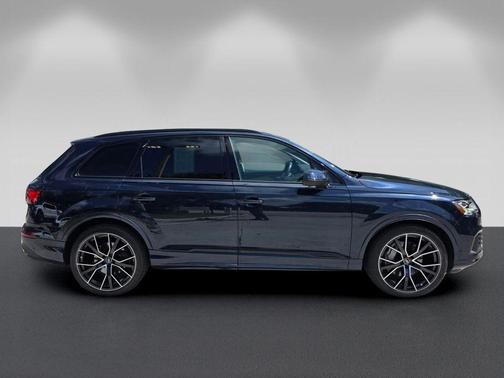 Waitomo Blue Metallic 2023 Audi Q7 55 Prestige