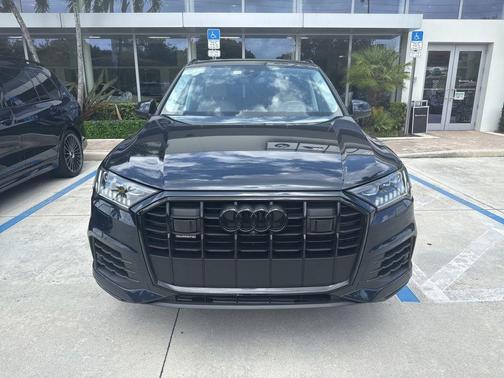 Waitomo Blue Metallic 2023 Audi Q7 55 Prestige