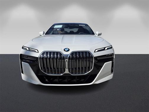 2023 BMW 740 i