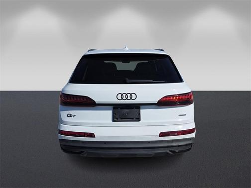 2023 Audi Q7 45 Premium Plus