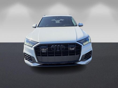 2023 Audi Q7 45 Premium Plus