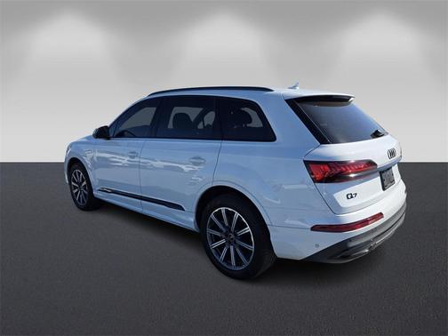 2023 Audi Q7 45 Premium Plus