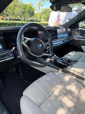 Black Sapphire Metallic 2023 BMW i7 xDrive60