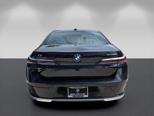 Black Sapphire Metallic 2023 BMW i7 xDrive60