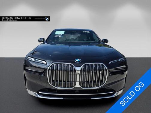 Black Sapphire Metallic 2023 BMW i7 xDrive60